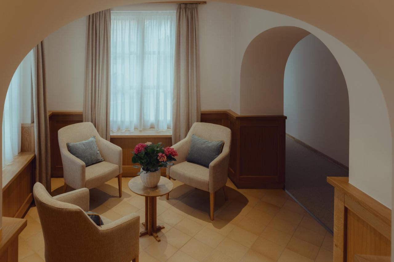Brigaderos Hotel Brigadir Borsi 外观 照片