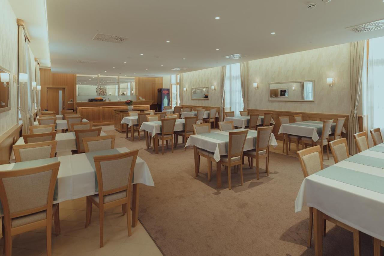 Brigaderos Hotel Brigadir Borsi 外观 照片