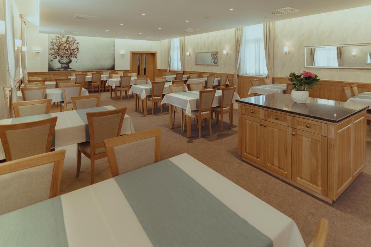 Brigaderos Hotel Brigadir Borsi 外观 照片