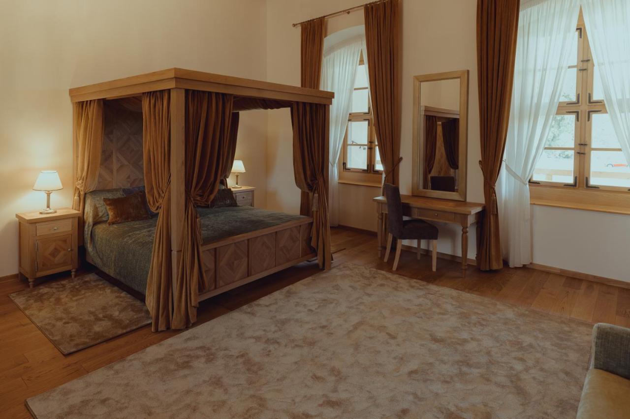 Brigaderos Hotel Brigadir Borsi 外观 照片