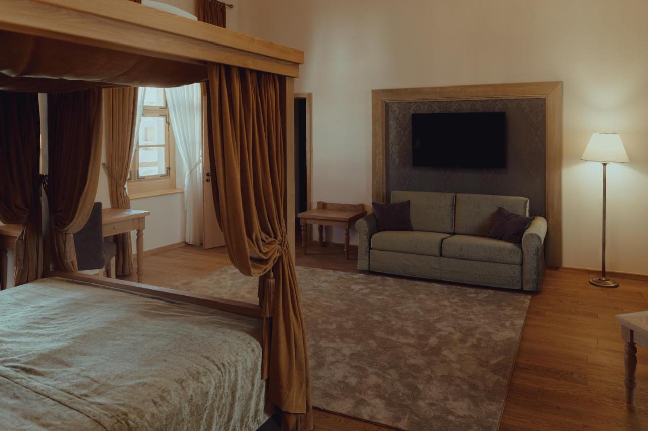 Brigaderos Hotel Brigadir Borsi 外观 照片