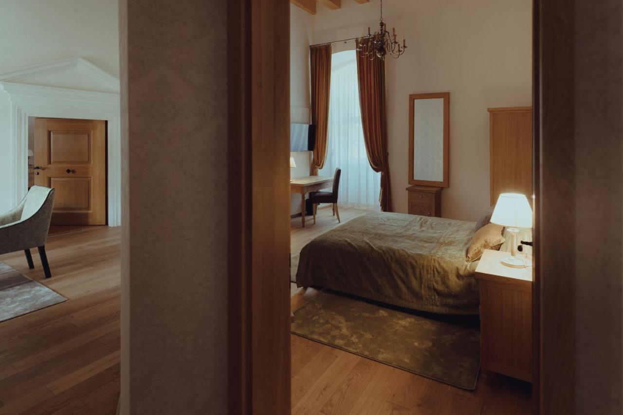 Brigaderos Hotel Brigadir Borsi 外观 照片