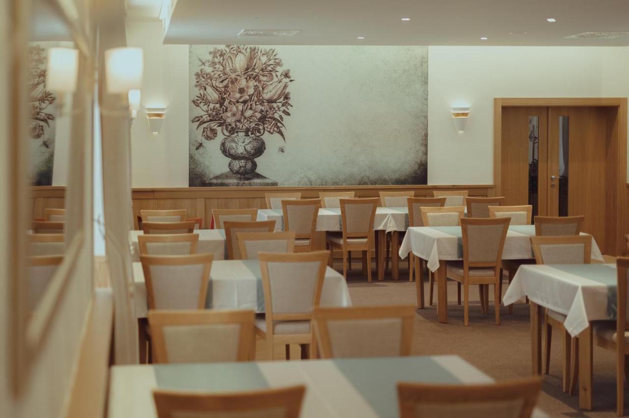 Brigaderos Hotel Brigadir Borsi 外观 照片