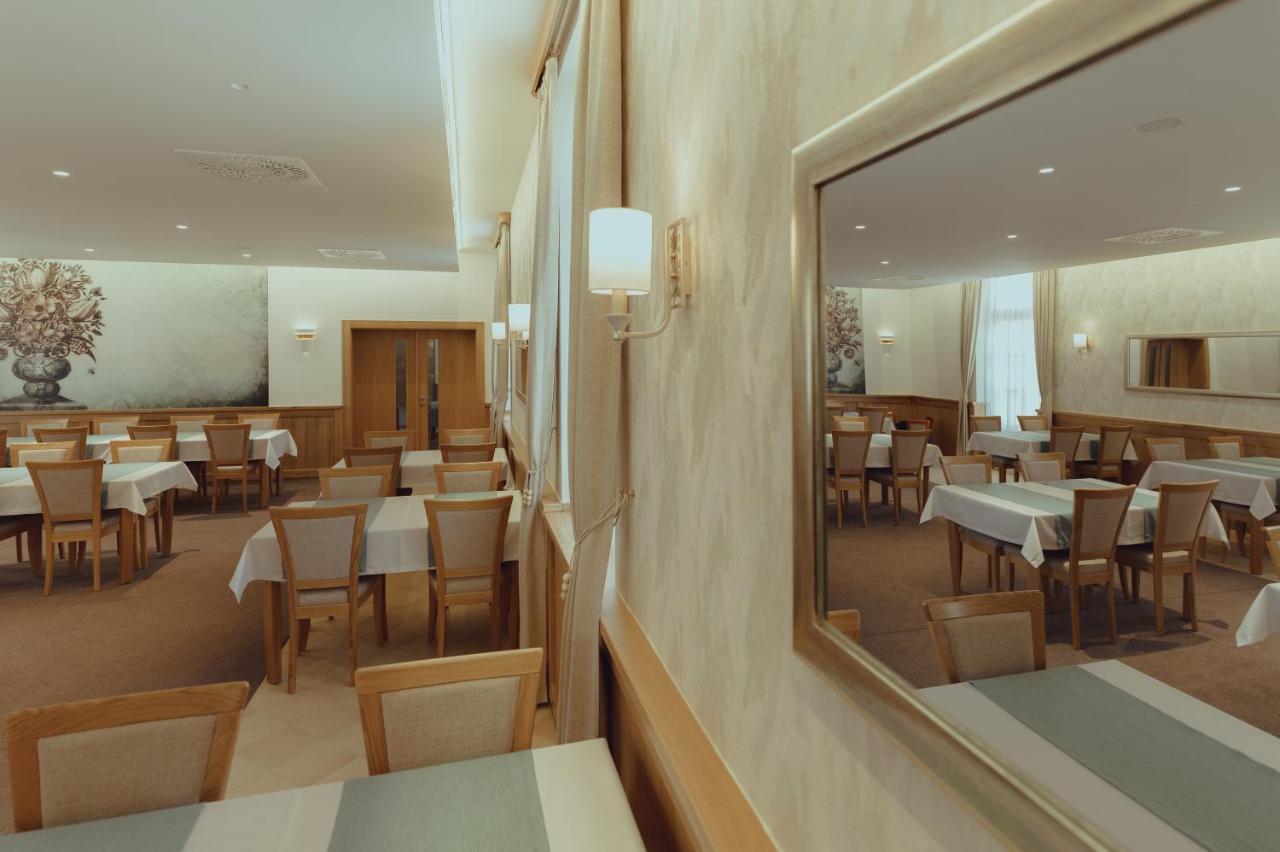 Brigaderos Hotel Brigadir Borsi 外观 照片
