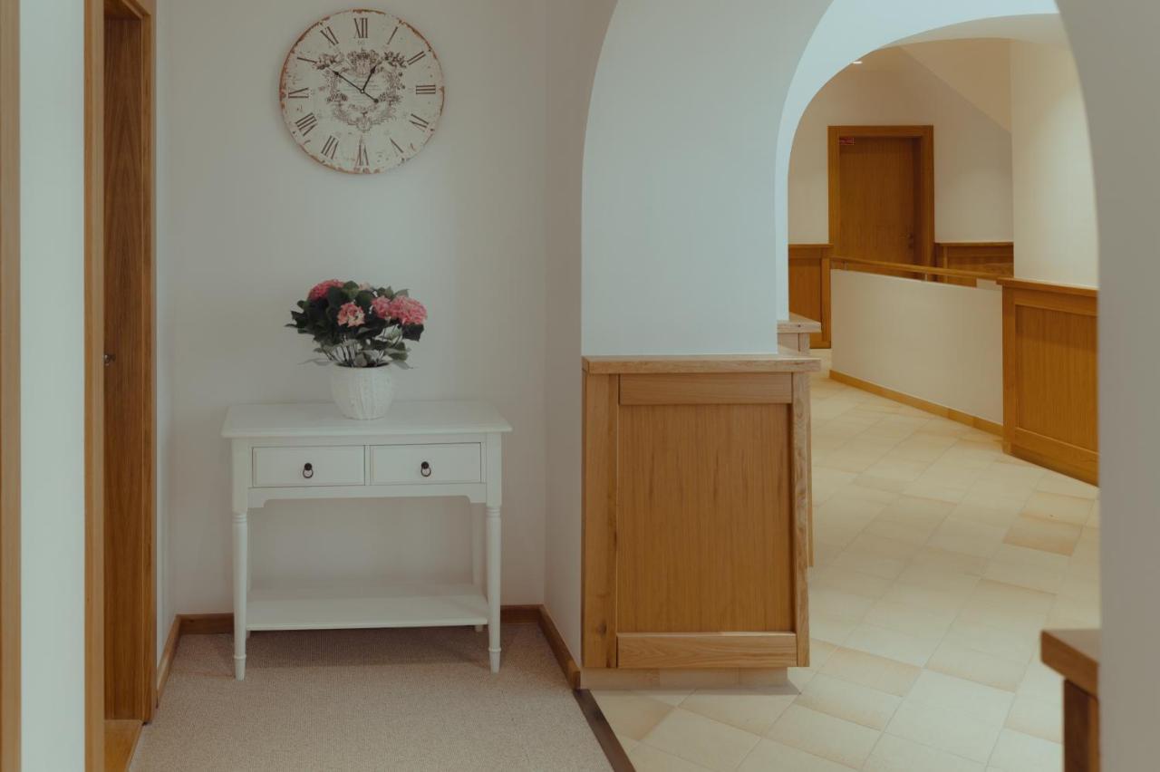 Brigaderos Hotel Brigadir Borsi 外观 照片