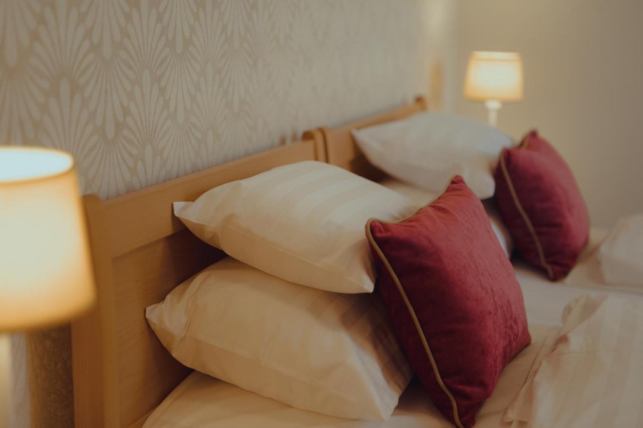 Brigaderos Hotel Brigadir Borsi 外观 照片