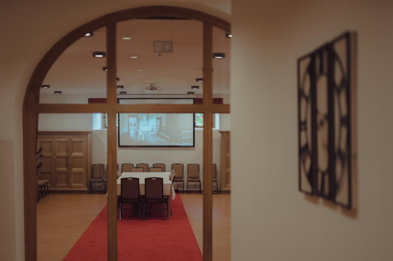 Brigaderos Hotel Brigadir Borsi 外观 照片