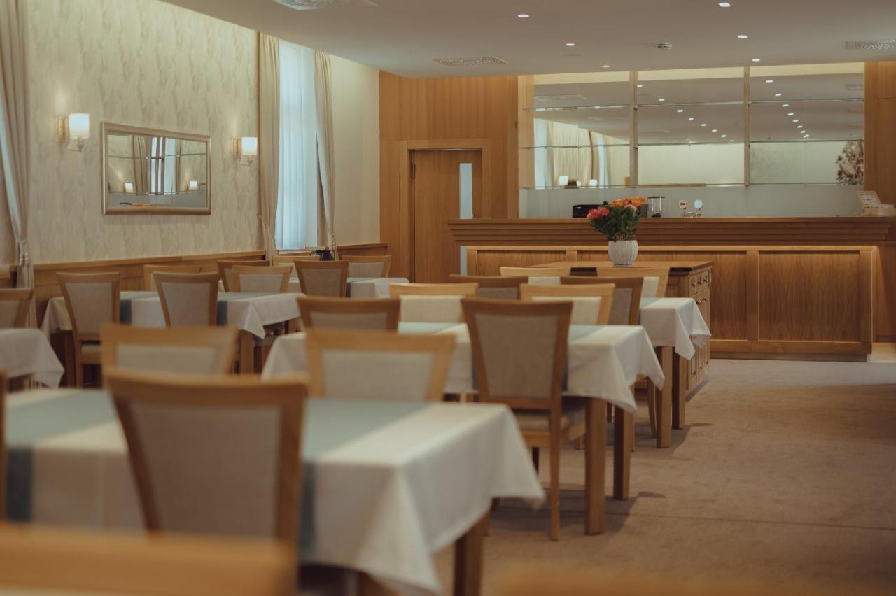 Brigaderos Hotel Brigadir Borsi 外观 照片