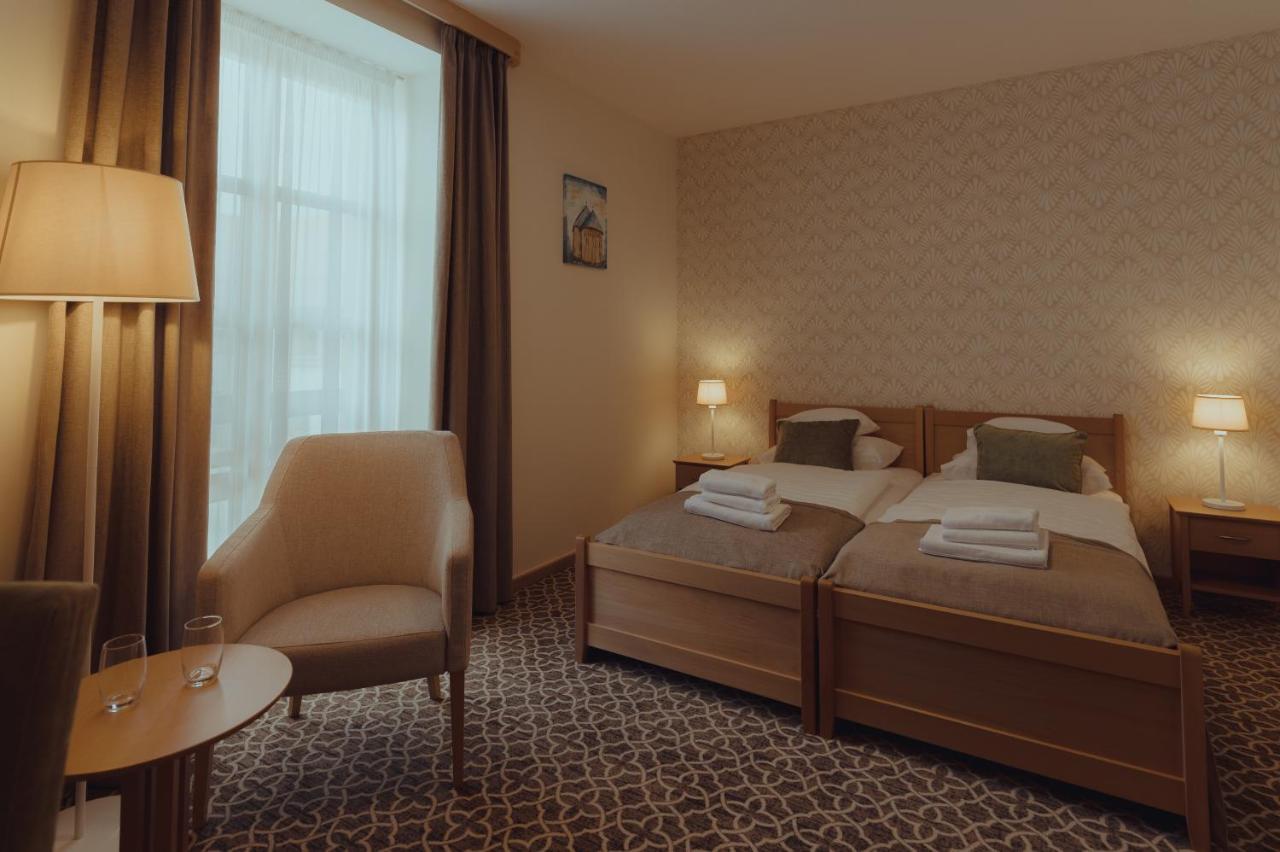Brigaderos Hotel Brigadir Borsi 外观 照片