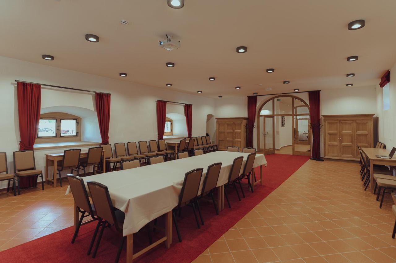 Brigaderos Hotel Brigadir Borsi 外观 照片