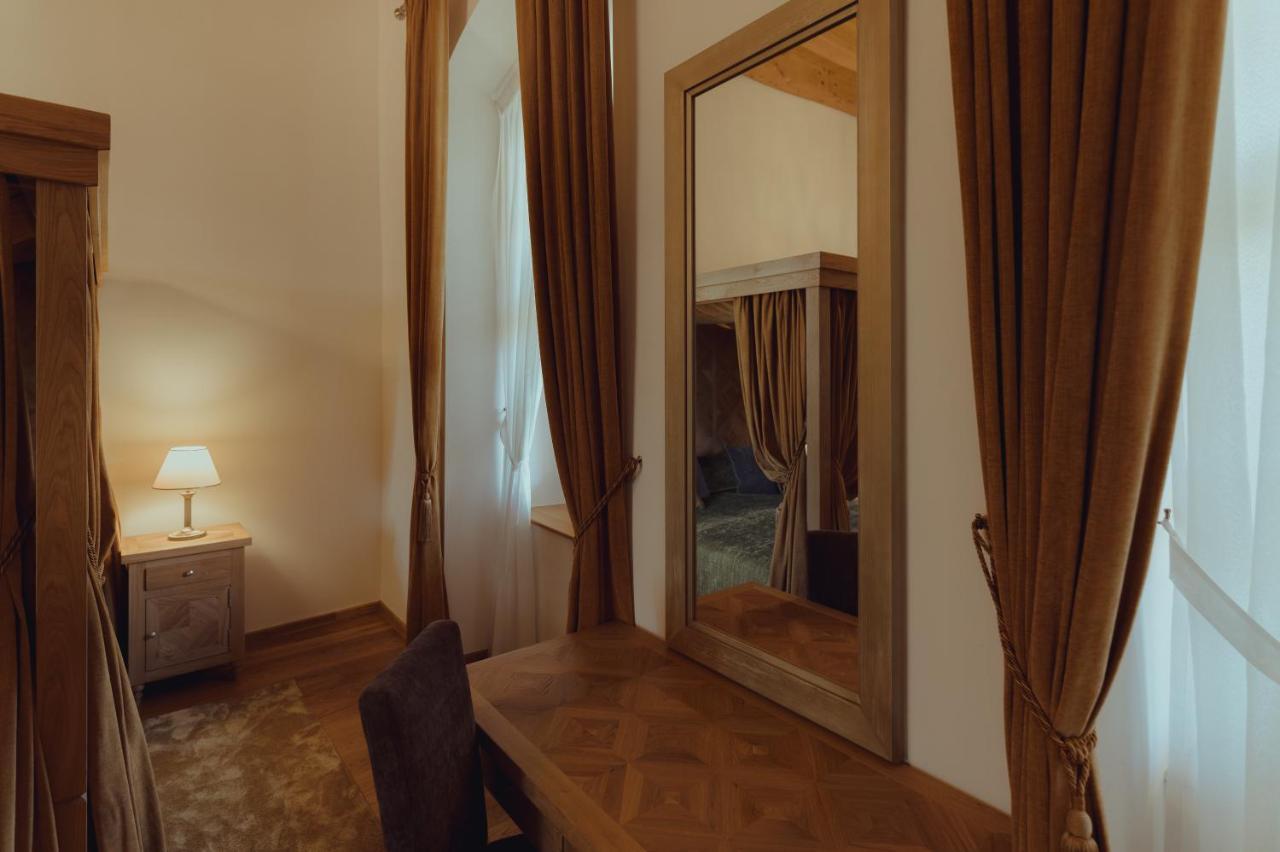 Brigaderos Hotel Brigadir Borsi 外观 照片