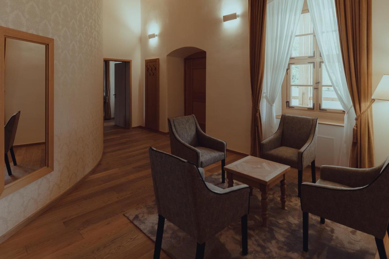 Brigaderos Hotel Brigadir Borsi 外观 照片