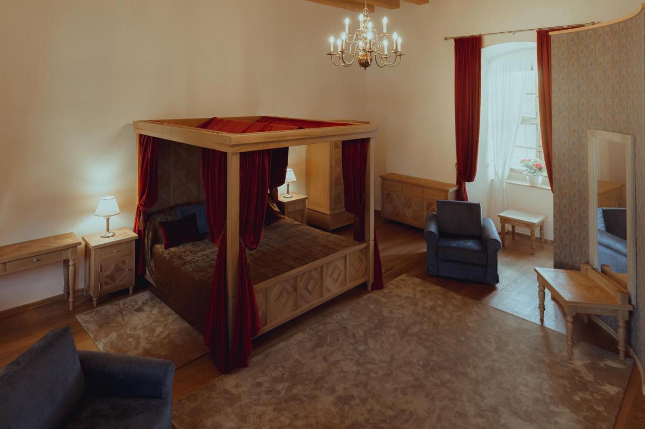 Brigaderos Hotel Brigadir Borsi 外观 照片