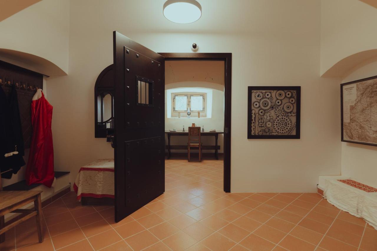 Brigaderos Hotel Brigadir Borsi 外观 照片