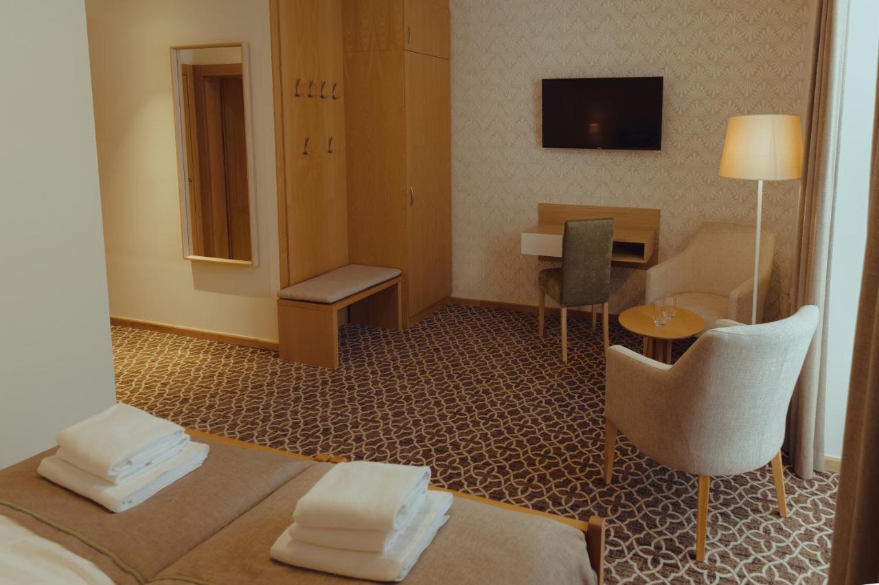 Brigaderos Hotel Brigadir Borsi 外观 照片