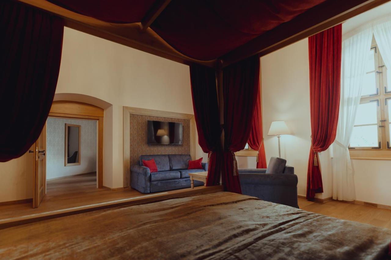 Brigaderos Hotel Brigadir Borsi 外观 照片
